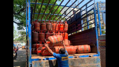More sectors added to LPG priority list, but supply yet to improve on ground in Pune