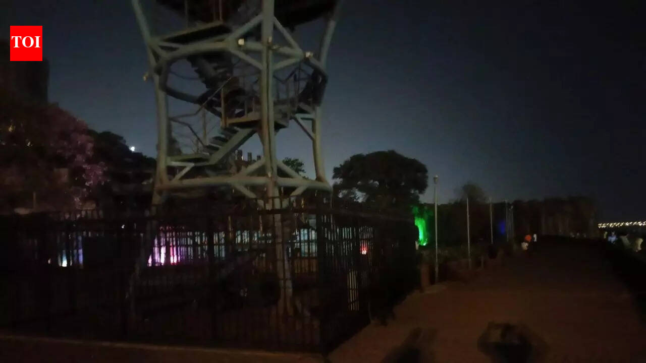 Poor illumination at Mumbai's Mahim beach is putting public safety at risk’