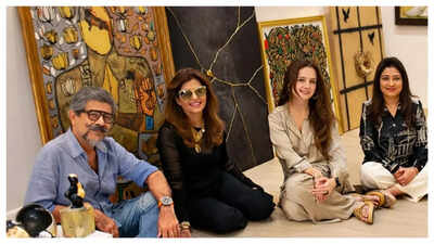 Mumbai artist Bina Aziz curates Alchemy of Light with eight contemporary artists