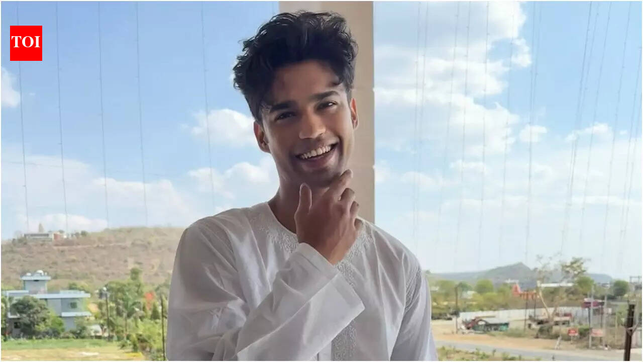 ईद पर तब्बू ने इरफान खान के बेटे बाबिल खान को गिफ्ट किया कुर्ता – देखें फोटो | हिंदी मूवी समाचार