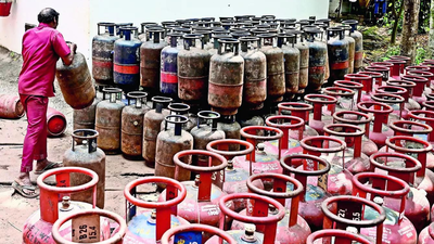 Govt orders faster city gas project clearances, hikes commercial LPG allocation to ease supply stress