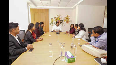 Minister lauds 7 students’ show at Tokyo event