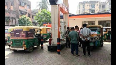 Sunday pain: 60%-70% autos go off road, commuters stranded