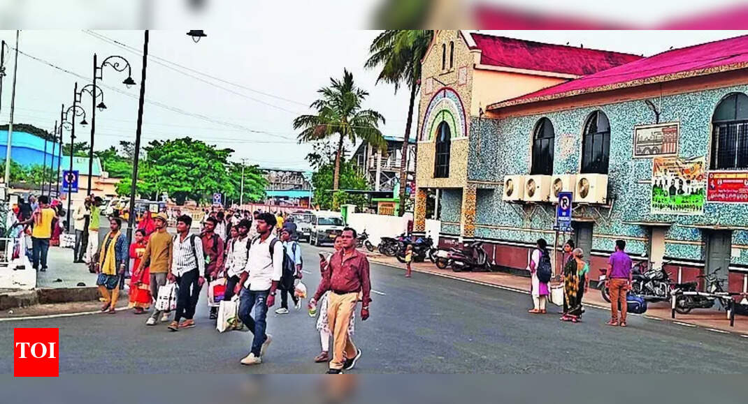 LPG crunch forcing workers in Surat to head home to Ganjam