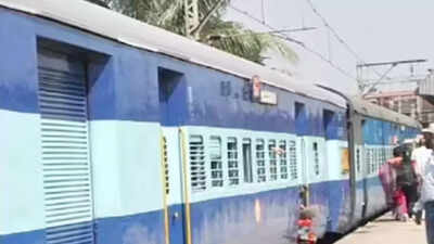 Noida techie suffers heart attack on board Gomti Express, dies
