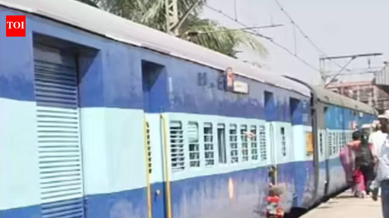 Noida techie suffers heart attack on board Gomti Express, dies