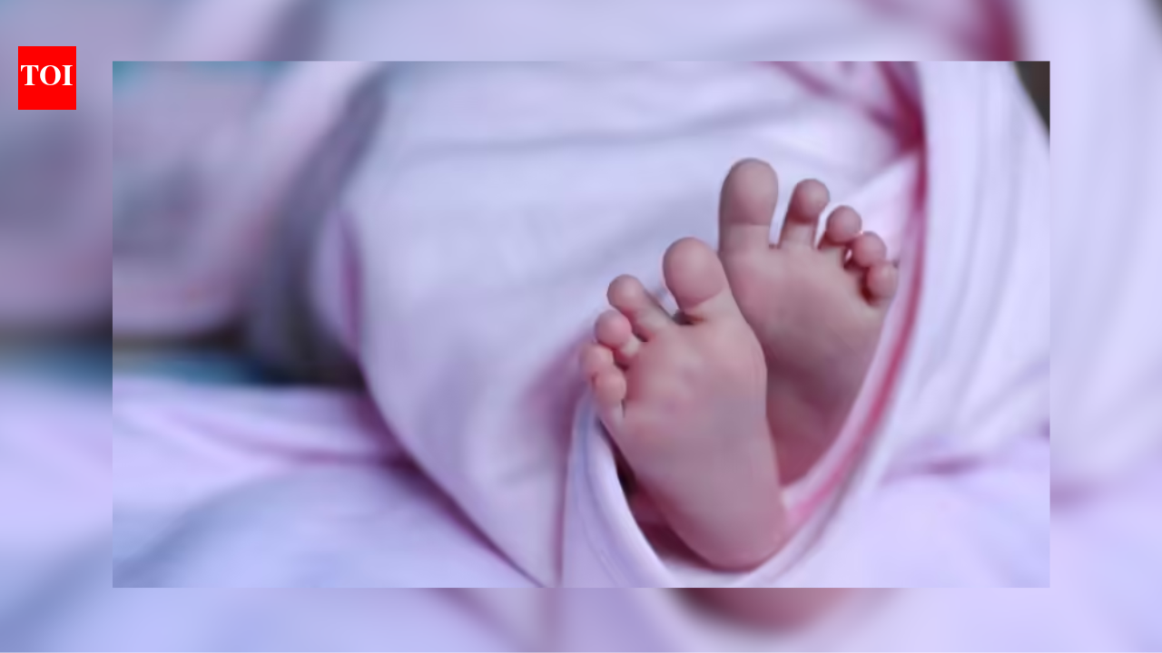 Baby dies of hunger while parents were out begging