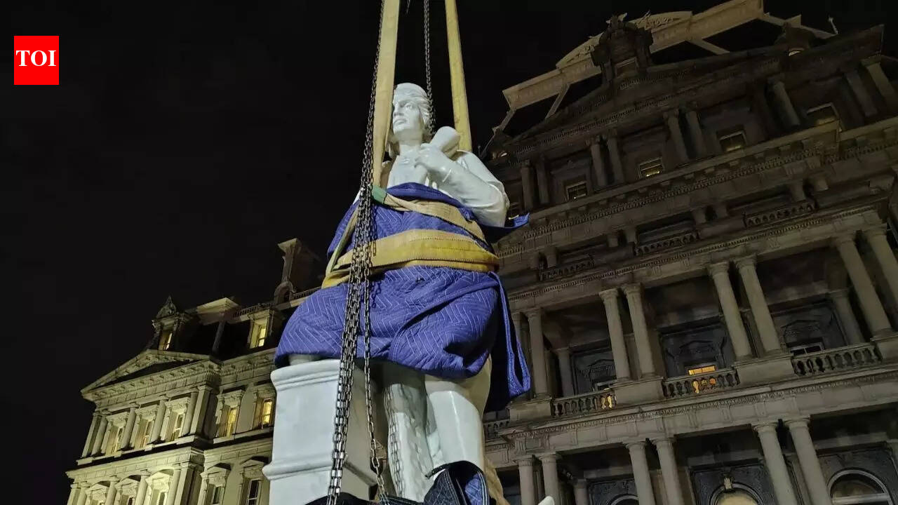 Christopher Columbus statue placed near White House by Trump administration