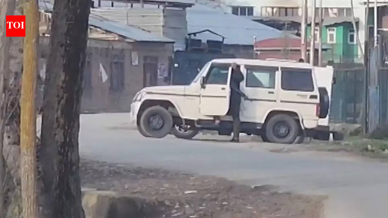 Red Fort suicide blast probe: NIA raids Kashmir businessman’s house