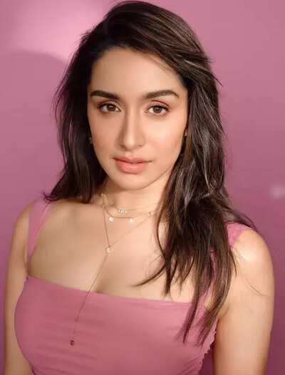 Shraddha Kapoor cheers aunt Padmini Kolhapure’s sweet singing; calls it 'sweeeeeeet’