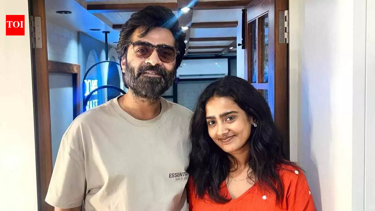 Heartbeat fame Yogalakshmi shares a picture with Silambarasan TR; expresses excitement about ‘Arasan’