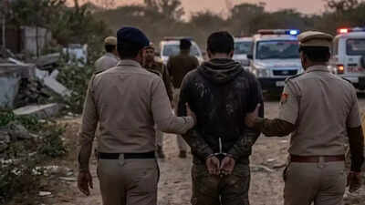 Police nabs accused in snatching case after encounter in Lucknow