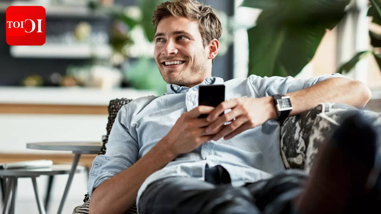 Two texts you should NEVER send the girl you are dating!