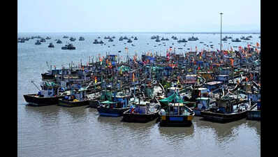 Minister flags diesel crisis to Centre as Mumbai fish markets brace for supply crunch