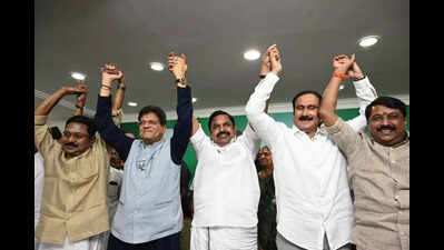 Under fire for Delhi visits, EPS seals alliance deal in AIADMK headquarters