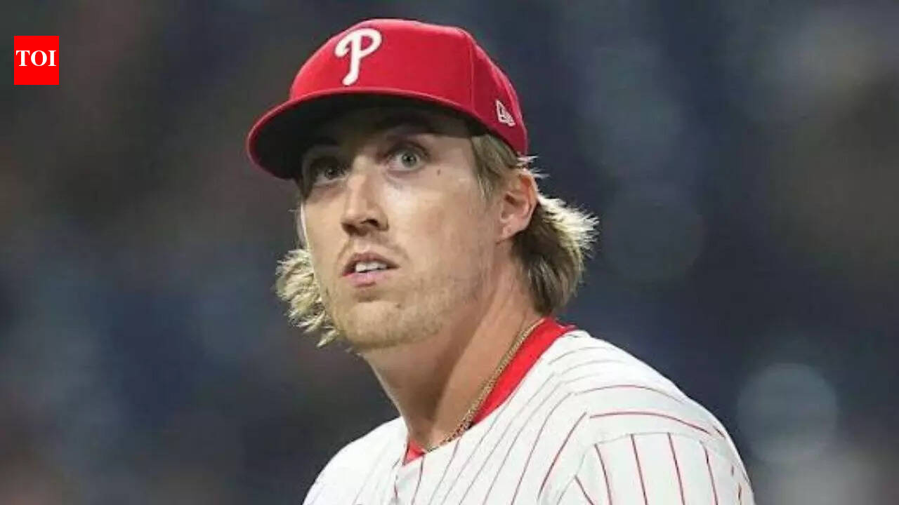 What happened to Daniel Robert as Phillies pitcher collapses during very scary bullpen moment in spring training