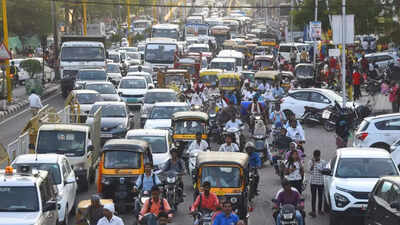 66 lakh old vehicles deregistered in Delhi, but on-road numbers surge