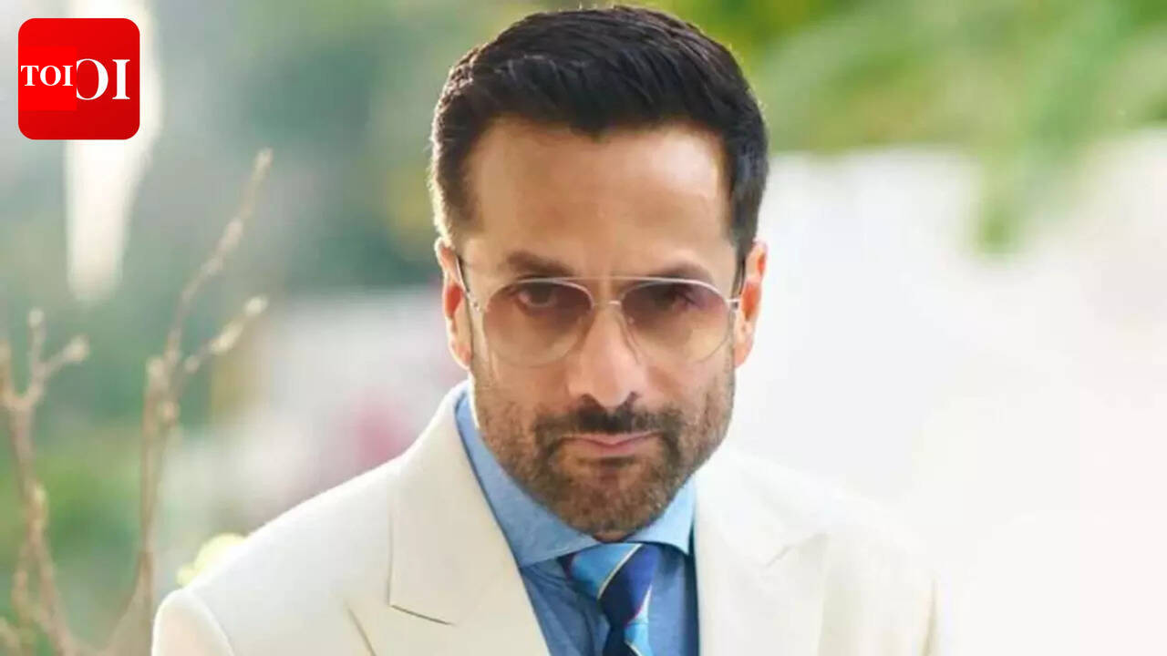 ‘Yeh meri biwi nahi hai’: Fardeen Khan gently corrects paparazzi for mistaking sister Laila Khan as his wife