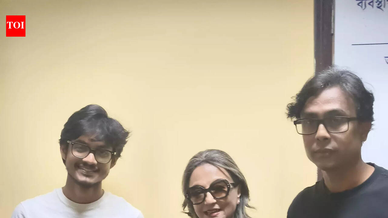 Aparna Sen graces Adamya special screening