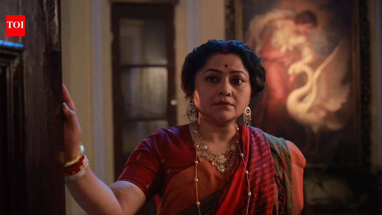 Koneenica Banerjee unveiled as Rajlakshmi in Phool Pishi O Edward character poster