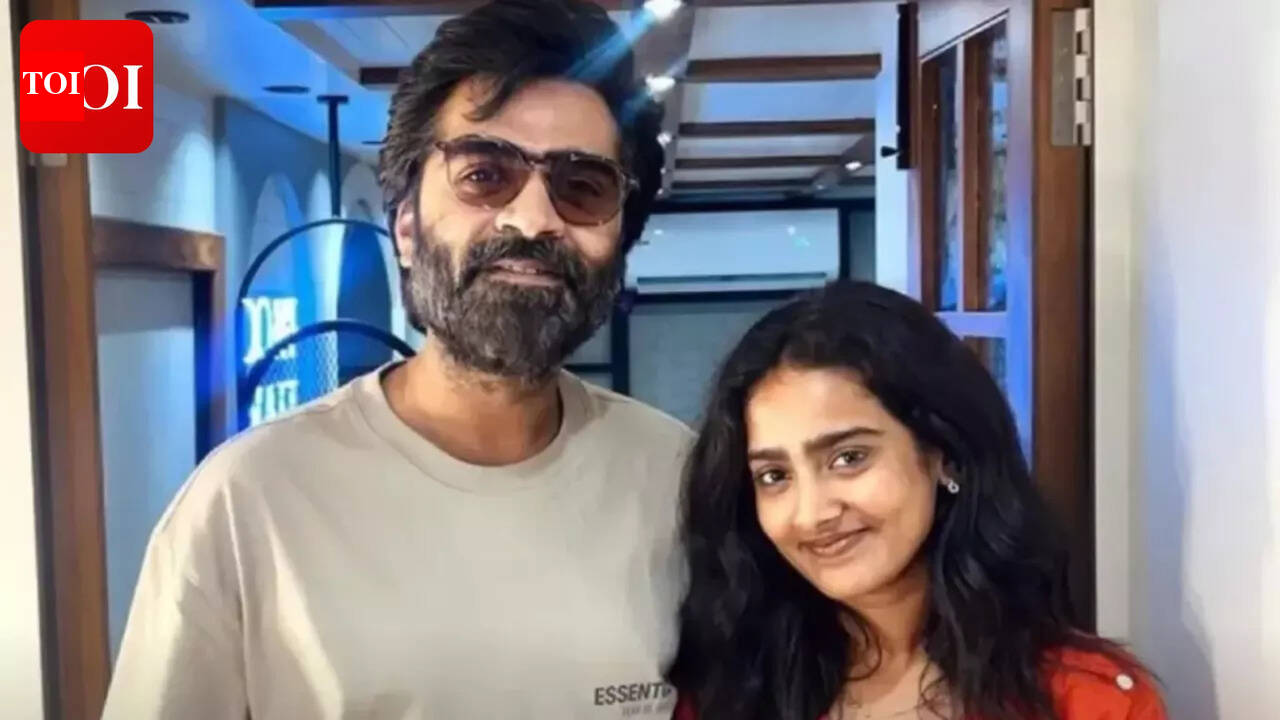 Yogalakshmi shares BTS pic from the 'Arasan' set and praises Silambarasan's humble and supportive nature