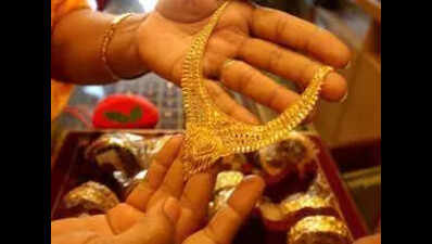 3 months on, trio held for swindling woman’s gold ornaments by offering freebies