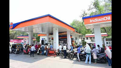 Fuel Panic Grips Nagpur As Over 24 Petrol Pumps Run Dry, City Crawls Amid Chaos