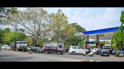Concretisation work chokes GorakshanT-point; Petrol Pump Queues Worsen Bottleneck