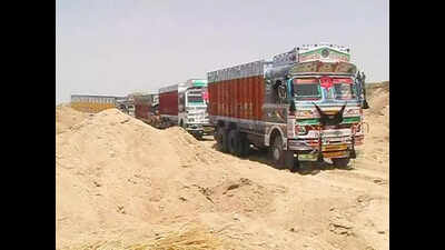 Sand shortage persists as mining auctions delayed