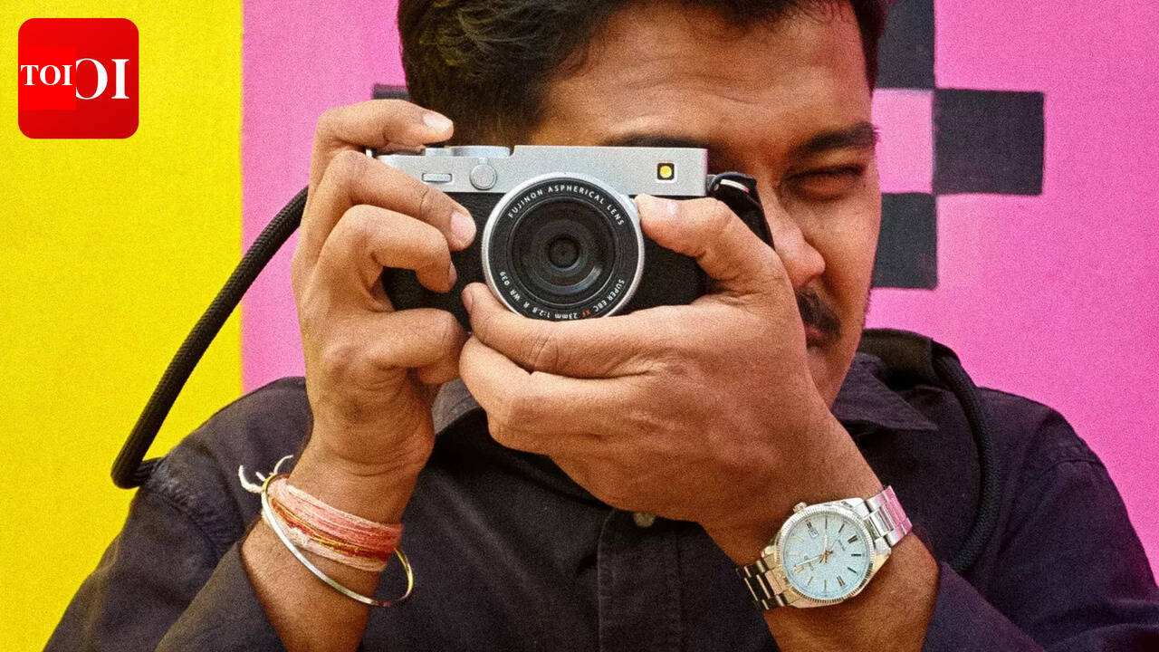 Fujifilm X-E5 review: The streets give. This takes.