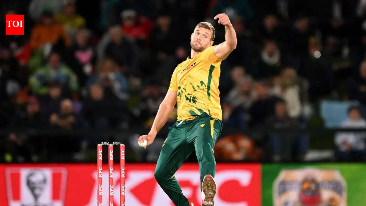 NZ vs SA Live: Ottneil Baartman gets rid of Dane Cleaver