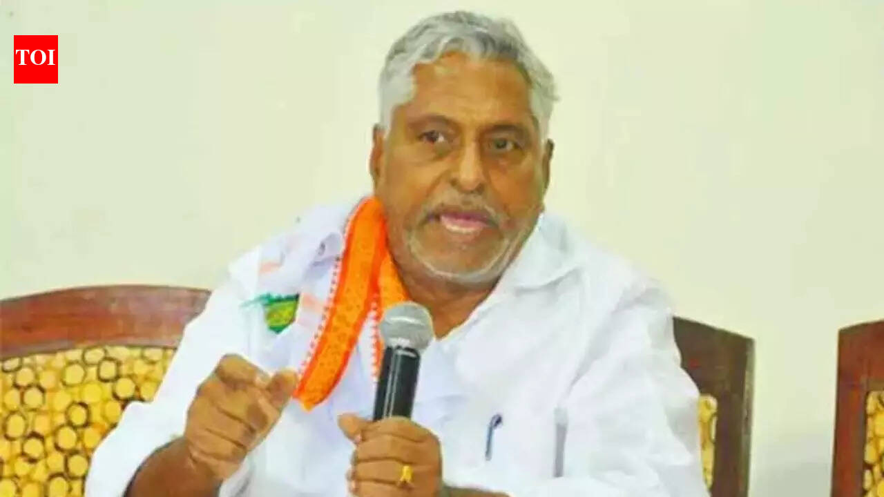 After 42 years, senior leader T Jeevan Reddy resigns from Congress