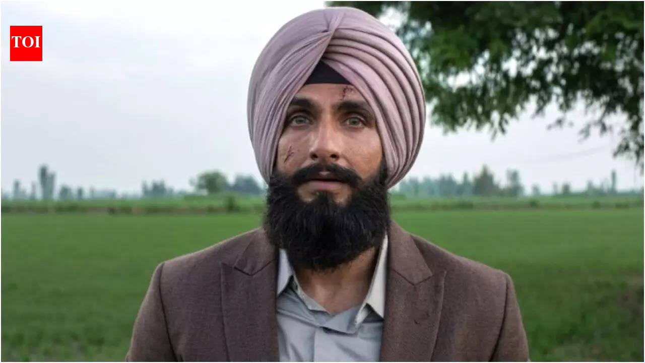 रणवीर सिंह: ”मैं रोया, क्या आप रोए?” रणवीर सिंह ने स्वीकार किया कि ‘धुरंधर 2’ के अरिजीत सिंह के इमोशनल ‘फिर से’ पर उनकी आंखों में आंसू आ गए थे | हिंदी मूवी समाचार