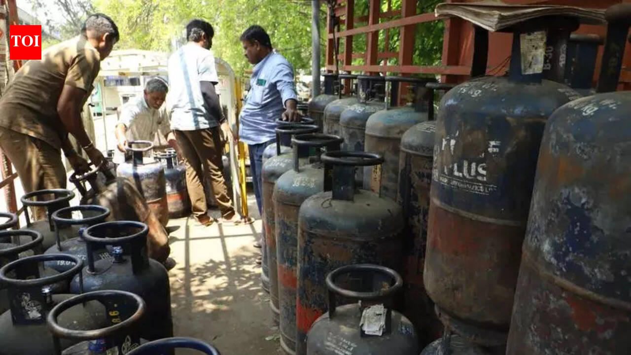 Oil companies revise LPG refill timelines, revert in a day