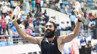 Gurvindervir claims marquee 60m dash as Kujur succumbs to false start
