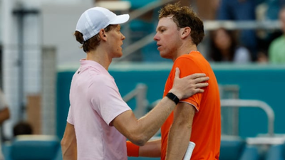Jannik Sinner survives Alex Michelsen scare after awkward net moment to seal Miami Open quarterfinal spot