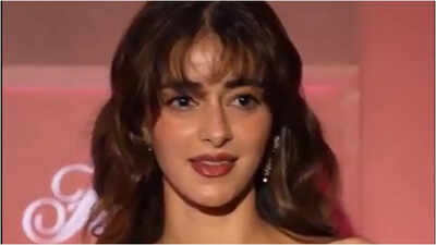 Ananya Panday's fresh style attracts major eye balls; 'She looks like Dakota Johnson'