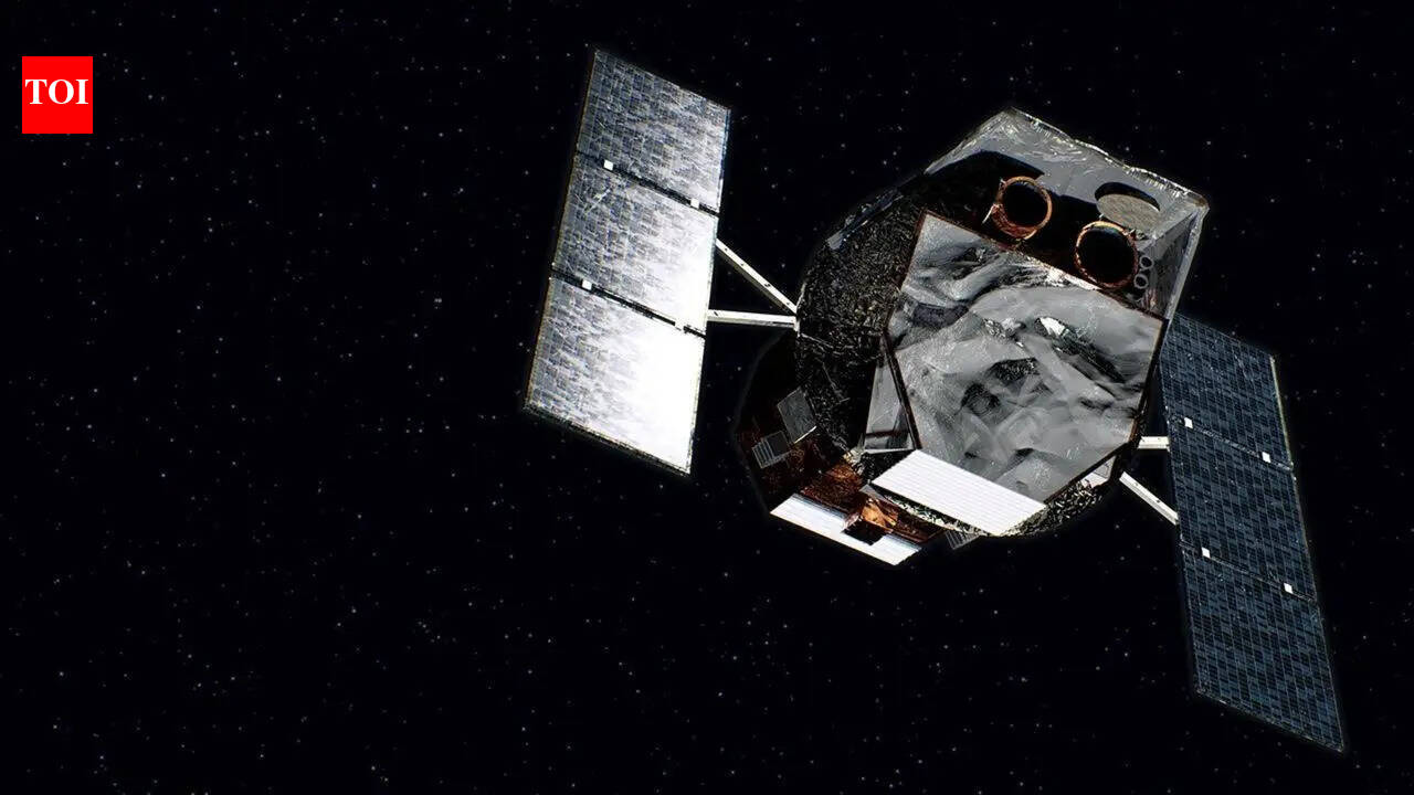 Is a NASA spacecraft falling toward Earth? What is the plan to rescue
