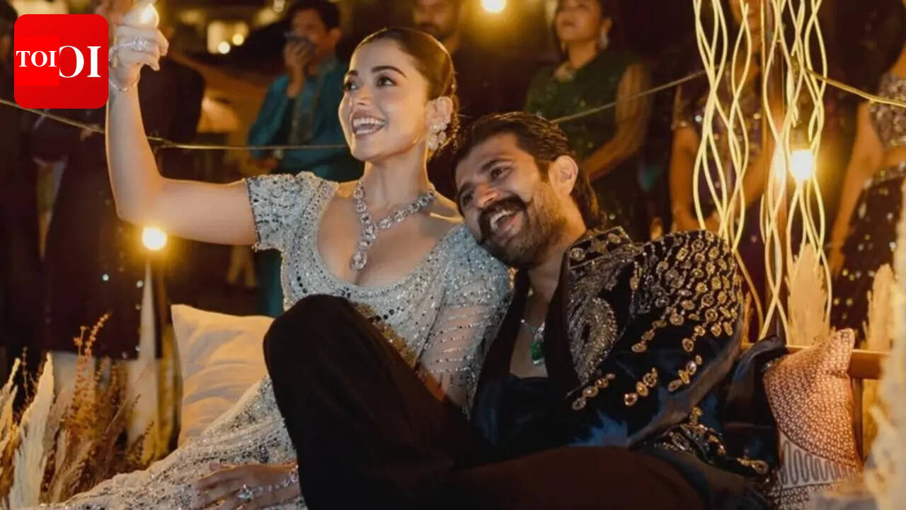 Vijay Deverakonda marks a month of togetherness with wife Rashmika Mandanna; shares UNSEEN wedding pictures