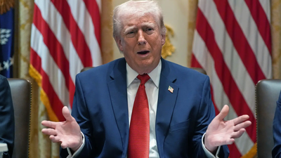  Trump renews warning as he claims Iran 'begging' for deal