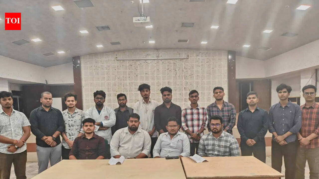 SCB students oppose dean’s removal, surgeon’s transfer