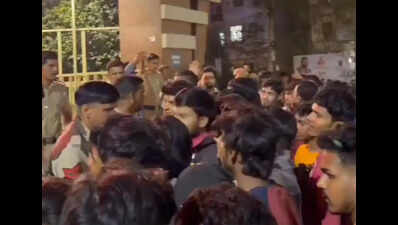 ‘Hospital hid man’s death to raise bill’: Family holds protest against hospital in Gurgaon