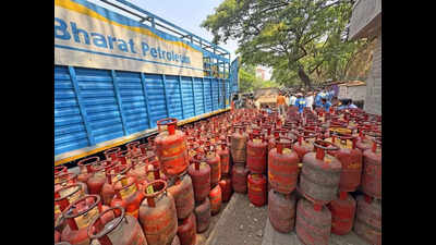 Pimpri Chinchwad police bust three illegal LPG transfer rackets