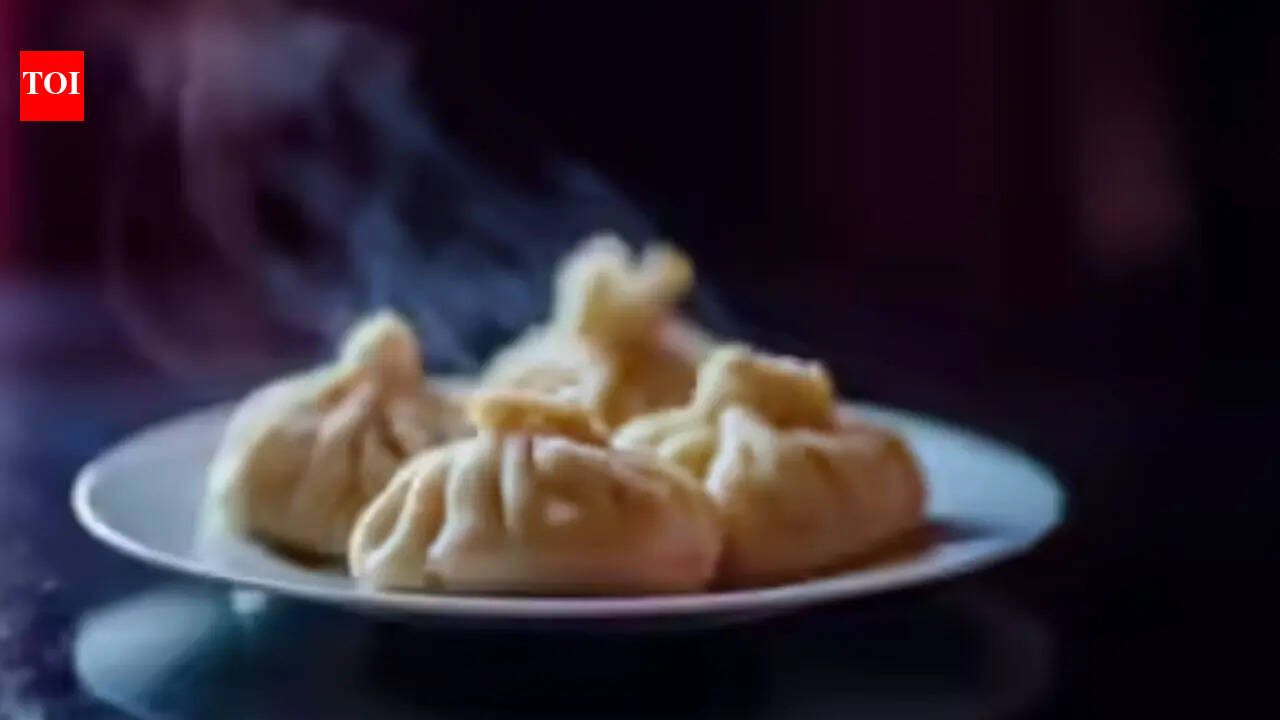 10, including 9 from one family, fall ill after eating momos in Noida