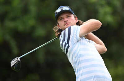  Freddy Schott leads at 6-under, Eugenio Chacarra close behind
