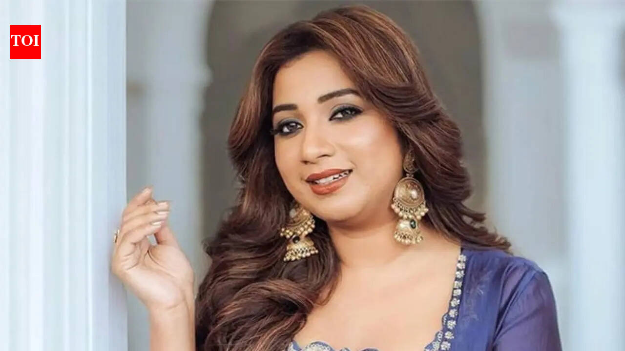 Shreya Ghoshal steps into Kajol’s role, recreates Shah Rukh Khan's 'K3G' scene with Farida Jalal on 'Indian Idol'