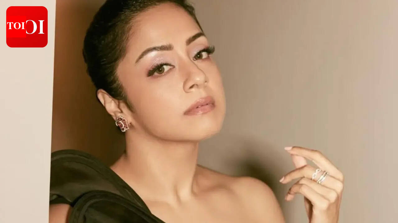 Jyotika shows powerful core strength in the gym; the actress' 'Black Magic' photoshoot grabs attention