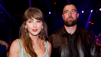  Travis Kelce’s gestures raise concern as expert hints at trouble while Taylor Swift steals the spotlight