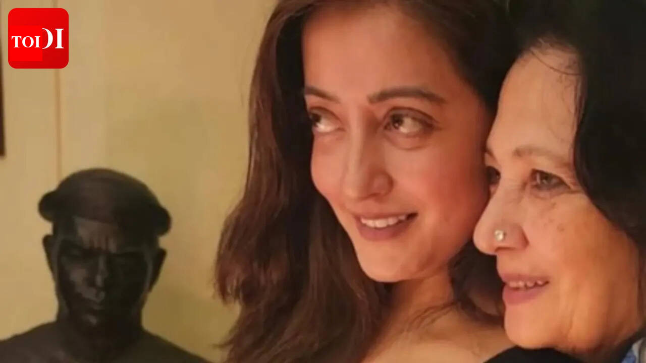 Raima Sen celebrates her 'best mum' Moon Moon Sen's 71st birthday with unseen family memories