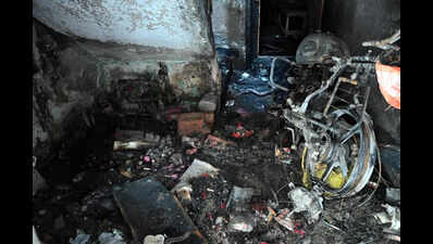Six, including toddler, injured in northwest Delhi fire